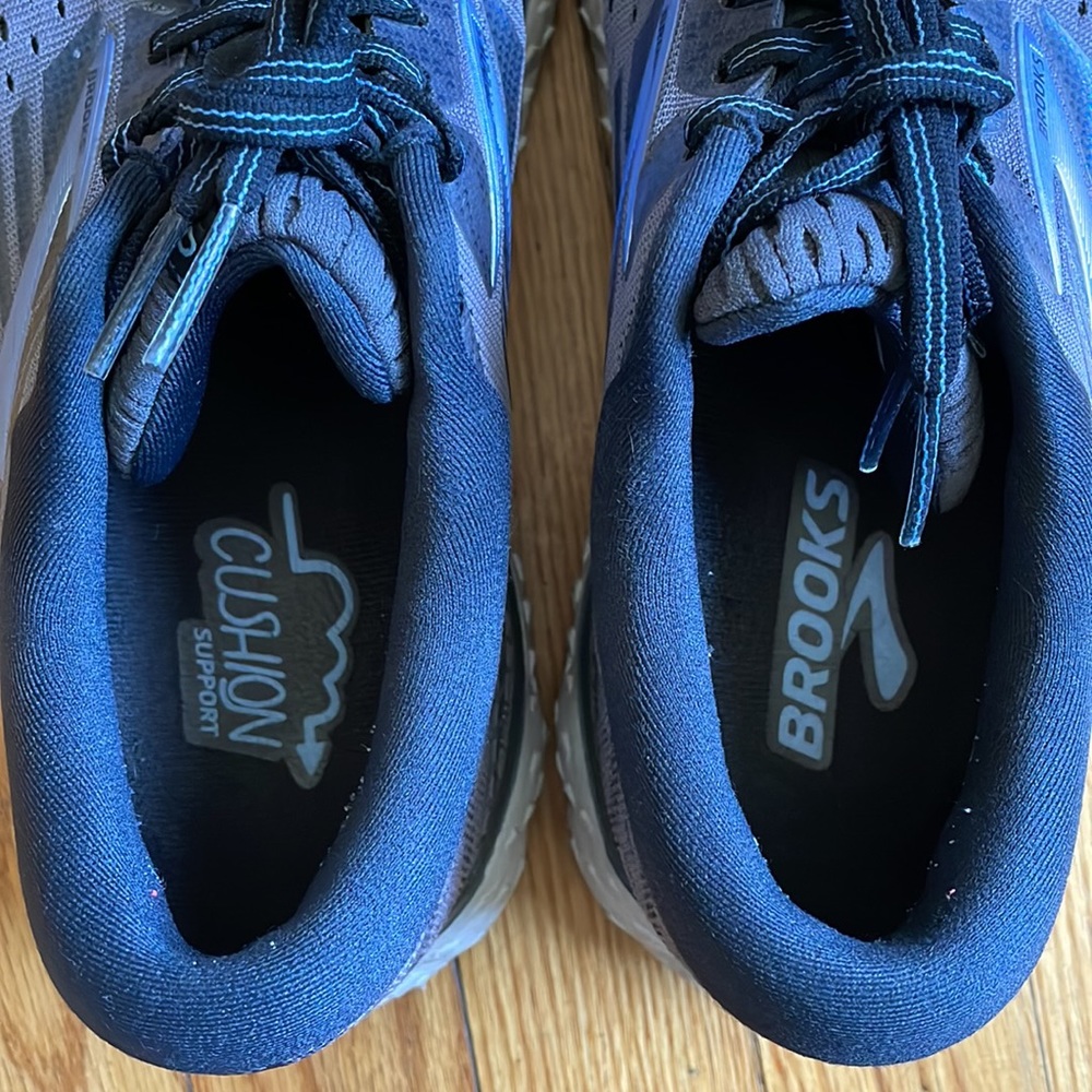 Brooks Women’s GuideRails - Size 10M - Picture 2 of 8